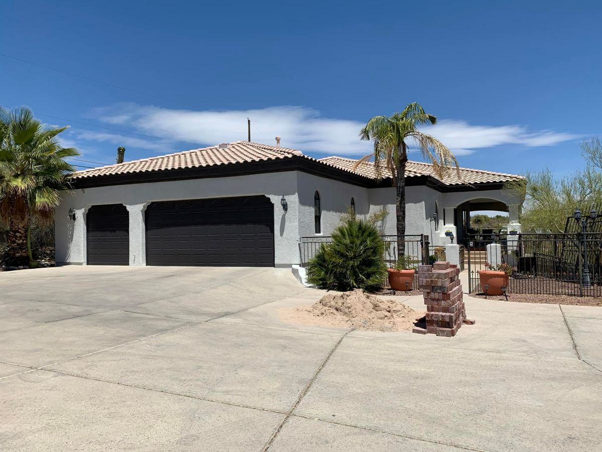 Professional Exterior House Painter in Tucson, AZ for Sun-Resistant Finishes