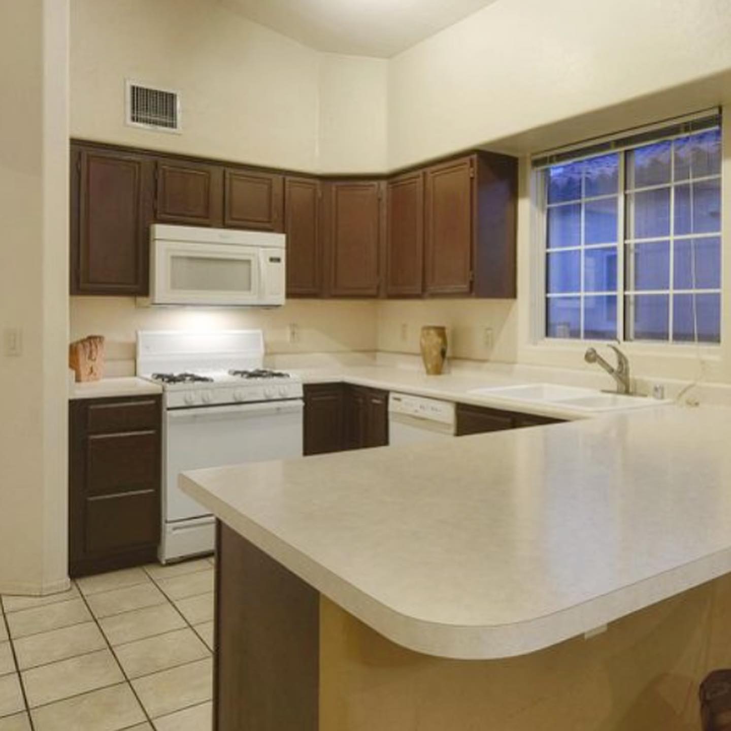 Expert Interior Painting Services in Tucson, AZ for Modern Homes